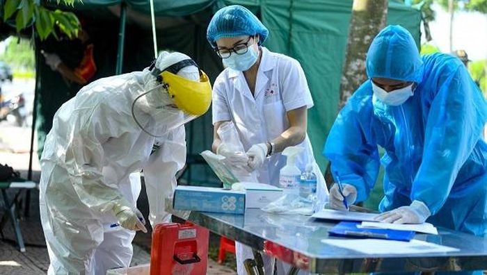 Cán bộ y tế tuyến xã phường của Hà Nội phục vụ phòng chống dịch COVID-19