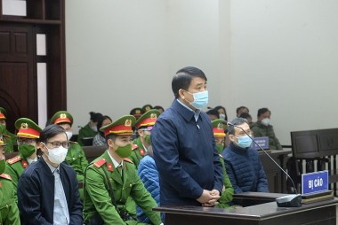 Nói lời sau cùng, bị cáo Nguyễn Đức Chung nhận tội, nhận trách nhiệm để xảy ra vụ án