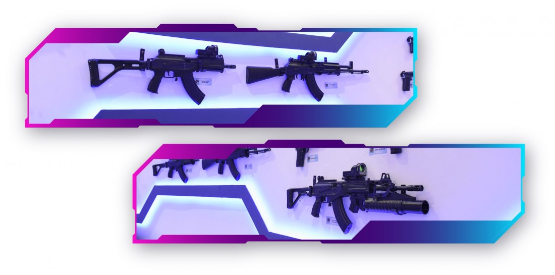 Các biến thể của súng trường STV trưng bày tại triển lãm