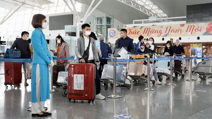 Cao điểm Tết Nguyên đán, dự kiến lượng hành khách tăng đột biến lên đến 130.000 người mỗi ngày tại sân bay Tân Sơn Nhất. Ảnh minh hoạ