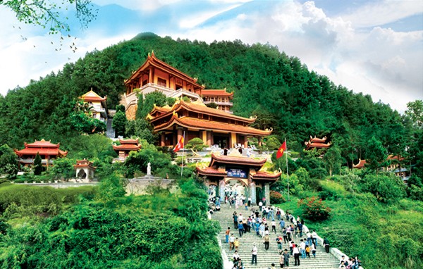 Điểm danh 09 ngôi chùa linh thiêng cho chuyến hành hương dịp Tết Nguyên Đán 2023