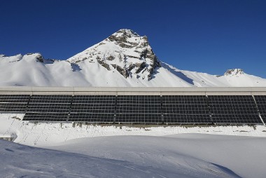 Nhà máy năng lượng mặt trời 'cộng sinh' với nhà máy thuỷ điện tại Hồ Muttsee, Thuỵ Sỹ