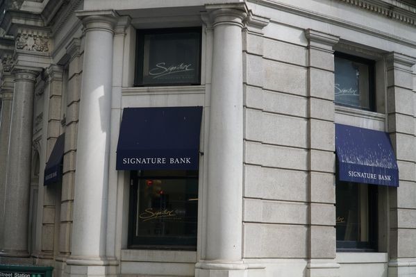 Sau SVB, ngân hàng Signature của Mỹ đóng cửa
