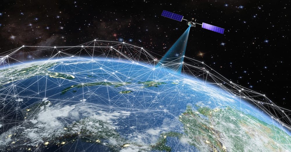Amazon chuẩn bị phóng các vệ tinh Internet đầu tiên, cạnh tranh trực tiếp với SpaceX