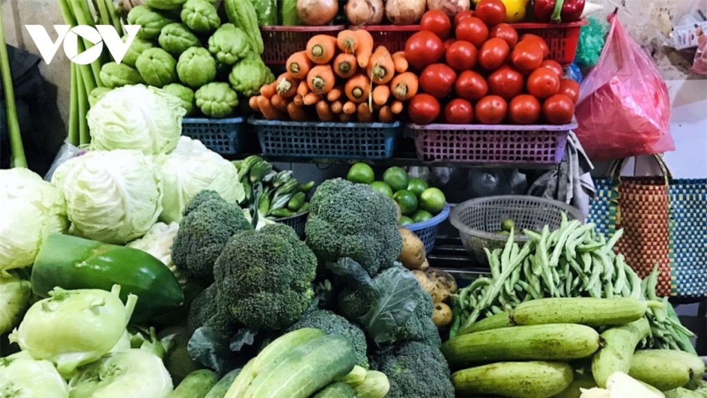 Giá các loại rau xanh sáng nay nhìn chung ổn định tai các chợ dân sinh.