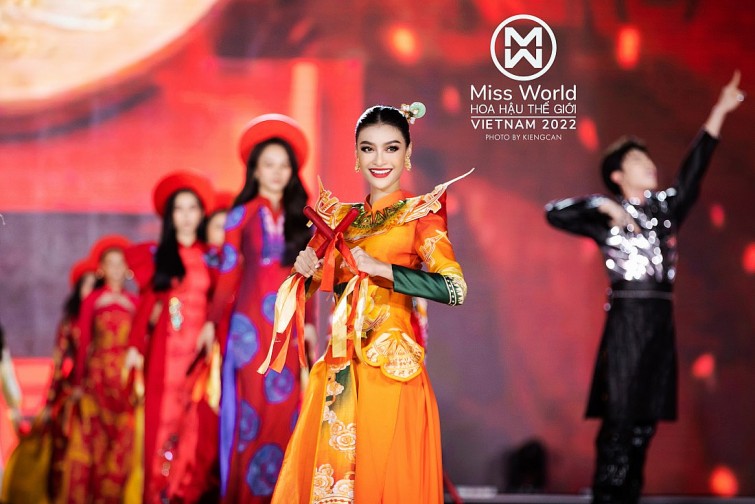 Miss World Vietnam 2022:Nghệ thuật kiến trúc Bình Định tái hiện trong tà áo dài Việt