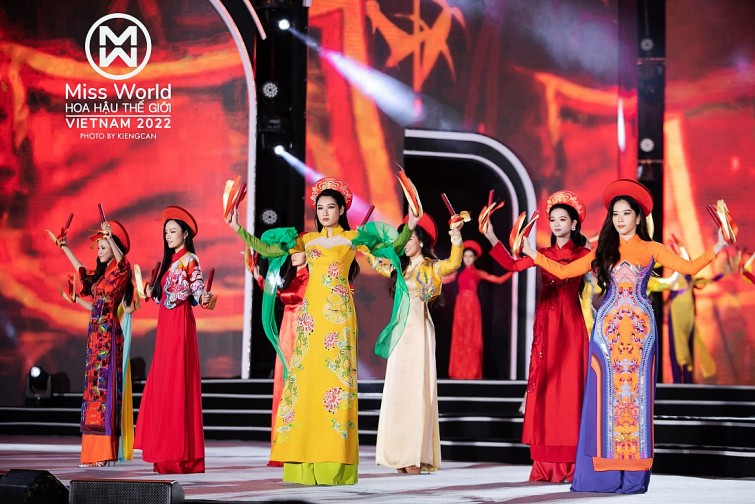 Miss World Vietnam 2022:Nghệ thuật kiến trúc Bình Định tái hiện trong tà áo dài Việt