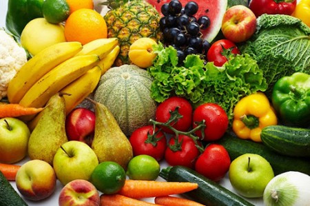 Rau và trái cây tươi là nguồn vitamin và khoáng chất dồi dào giúp phục hồi cơ thể.