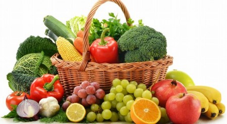 Rau xanh và trái cây tươi là nguồn cung cấp chất xơ và vitamin phong phú, rất tốt cho phụ nữ mang thai.