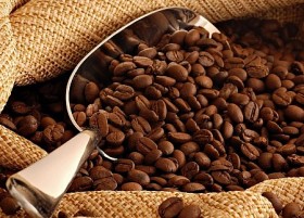 Giá cà phê hôm nay 17/9: Robusta vượt mốc 2.100 USD/tấn trong tâm lý thận trọng của giới đầu cơ