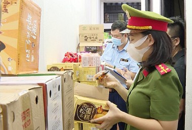 Thanh Hoá: Tạm giữ 5 tấn thực phẩm không rõ nguồn gốc xuất xứ