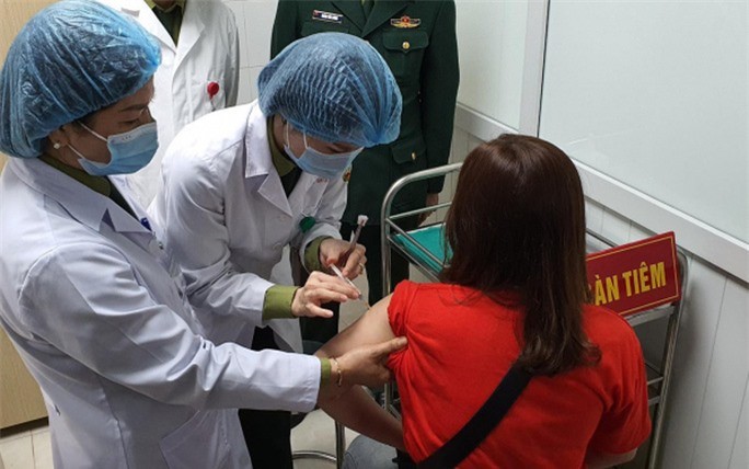 Tiêm thử nghiệm vaccine Nano Covax trên người tình nguyện