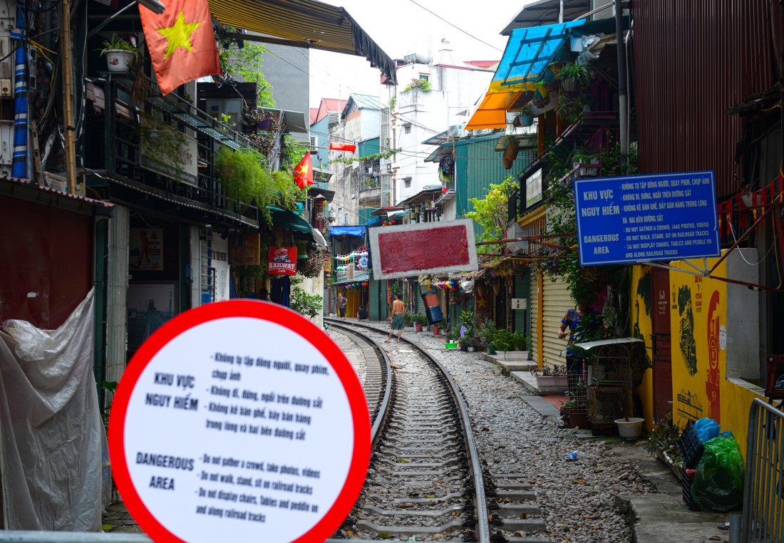 Phố cà phê đường tàu Hà Nội vi phạm hành lang an toàn đường sắt: Lệnh cấm là cần thiết