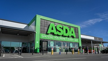 Asda - chuỗi siêu thị lớn thứ 3 Anh Quốc cắt giảm lương tài xế giao hàng