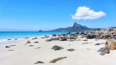 Từ 1/9, du khách đến đảo Cô Tô không được mang chai nhựa, túi nilon