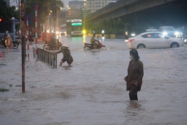 Dự báo thời tiết ngày 12/8: 'Tàn dư' bão số 2 khiến mưa lớn kéo dài, Hà Nội ngập úng