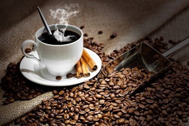 Giá cà phê và hồ tiêu ngày 23/8: Arabica tăng mạnh, hồ tiêu kỳ vọng vào cuối năm