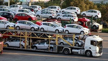 Gần 10.000 xe ô tô nguyên chiếc nhập khẩu về Việt Nam chỉ trong nửa tháng