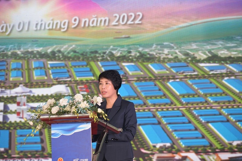 Bà Nguyễn Thị Bích Ngọc, Thứ trưởng Bộ Kế hoạch và Đầu tư phát biểu chỉ đạo tại buổi lễ.