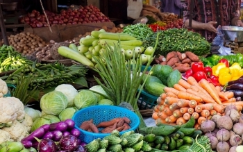 Bản tin thực phẩm ngày 29/07: Có nguồn cung dồi dào, giá thực phẩm tại Hà Nội ổn định