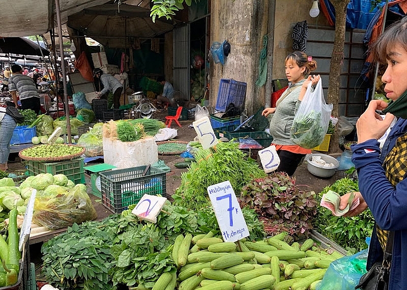 Giá rau củ tại các chợ dân sinh vẫn tiếp tục tăng