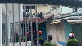 TP Hồ Chí Minh: Cháy nhà giữa mùa dịch, 5 người mắc kẹt may mắn được giải cứu