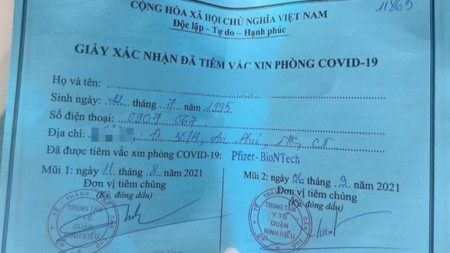 Vụ cô gái được tiêm vaccine "nhờ xin ông anh": Đình chỉ phó chủ tịch phường