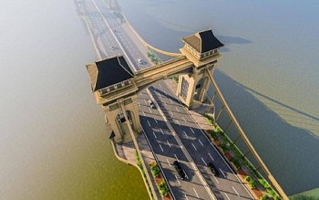Một số phương án thiết kế của cầu Trần Hưng Đạo