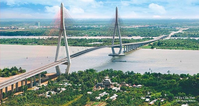 Cầu Cần Thơ trên Quốc lộ 1 bắc qua sông Hậu, nối TP. Cần Thơ và tỉnh Vĩnh Long.