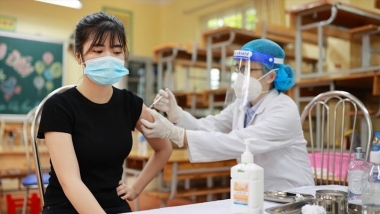 Một giáo viên ở Quảng Bình tiêm 2 mũi vaccine Covid-19 cách nhau 10 phút, còn định âm thầm tiêm 4 mũi