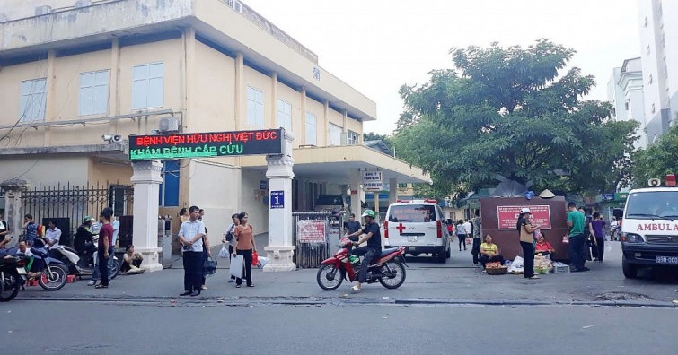 Bệnh viện Việt Đức phong tỏa tòa nhà do 1 ca nhiễm Covid-19