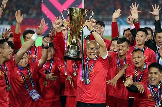 Huấn luyện viên Park Hang Seo giúp đội tuyển Việt Nam lần thứ 2 vô địch AFF Cup sau đúng 10 năm chờ đợi.