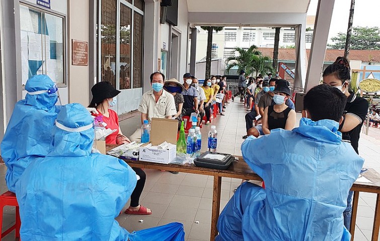 Tiêm vắc xin COVID-19 cho người dân tại P.Tân Phong, TP.Biên Hòa.
