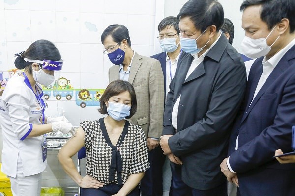 Việt Nam về đích sớm tiêm vaccine phòng COVID-19: Trái ngọt trong cuộc chiến chống đại dịch   - Ảnh 10.