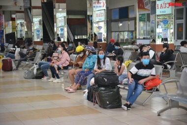 Sân bay Tân Sơn Nhất và các bến xe tại TP.HCM đông nghịt người về quê ăn tết