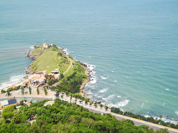 Khu vực mũi Nghinh Phong là địa điểm du lịch nổi tiếng ở TP.Vũng Tàu, khi trước mặt có biển sau lưng có núi.Khu vực mũi Nghinh Phong là địa điểm du lịch nổi tiếng ở TP.Vũng Tàu, khi trước mặt có biển sau lưng có núi.