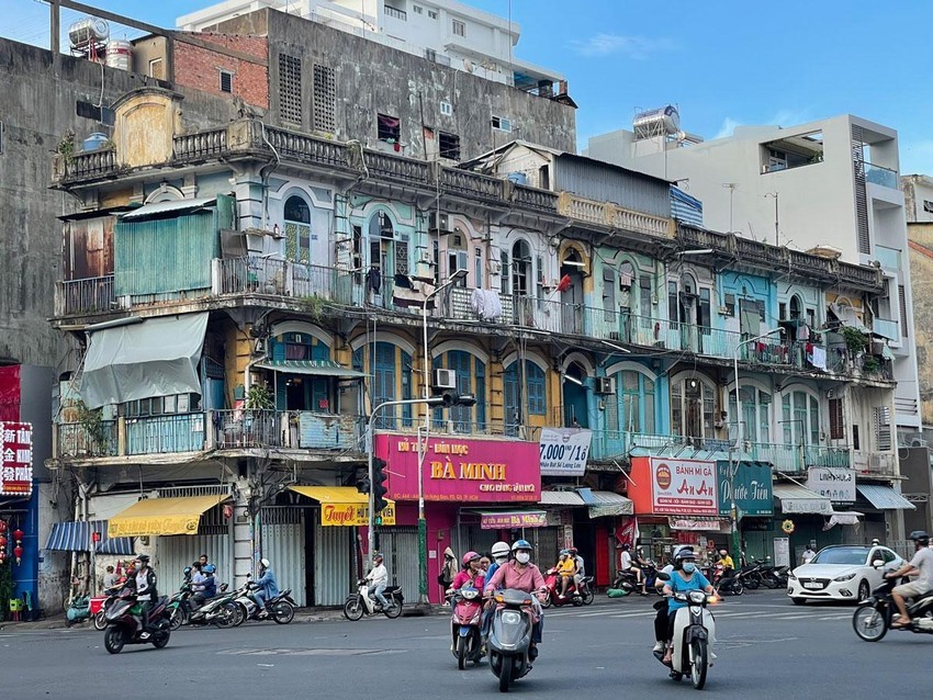 ctính đến năm 2021, trên địa bàn Thành phố Hồ Chí Minh có 474 chung cư cũ với 573 lô được xây dựng trước năm 1975. Qua kiểm định chất lượng, có 14 chung cư cấp D (bị hư hỏng nặng, nguy hiểm); 116 chung cư cấp C; 332 chung cư cấp B; 12 chung cư đã tháo dỡ hoặc chuyển mục đích.