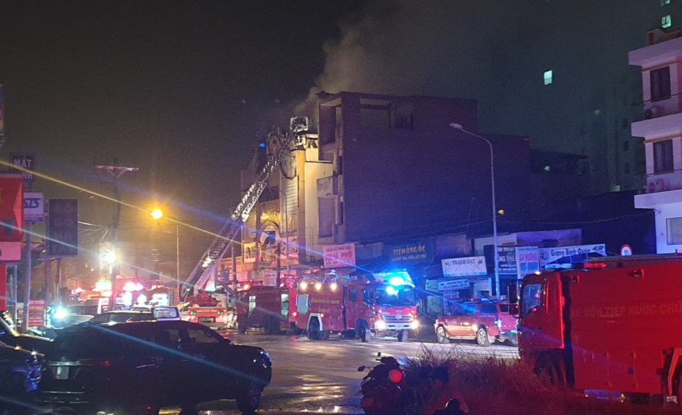 Bình Dương: Hỏa hoạn tại quán karaoke khiến 12 người tử nạn