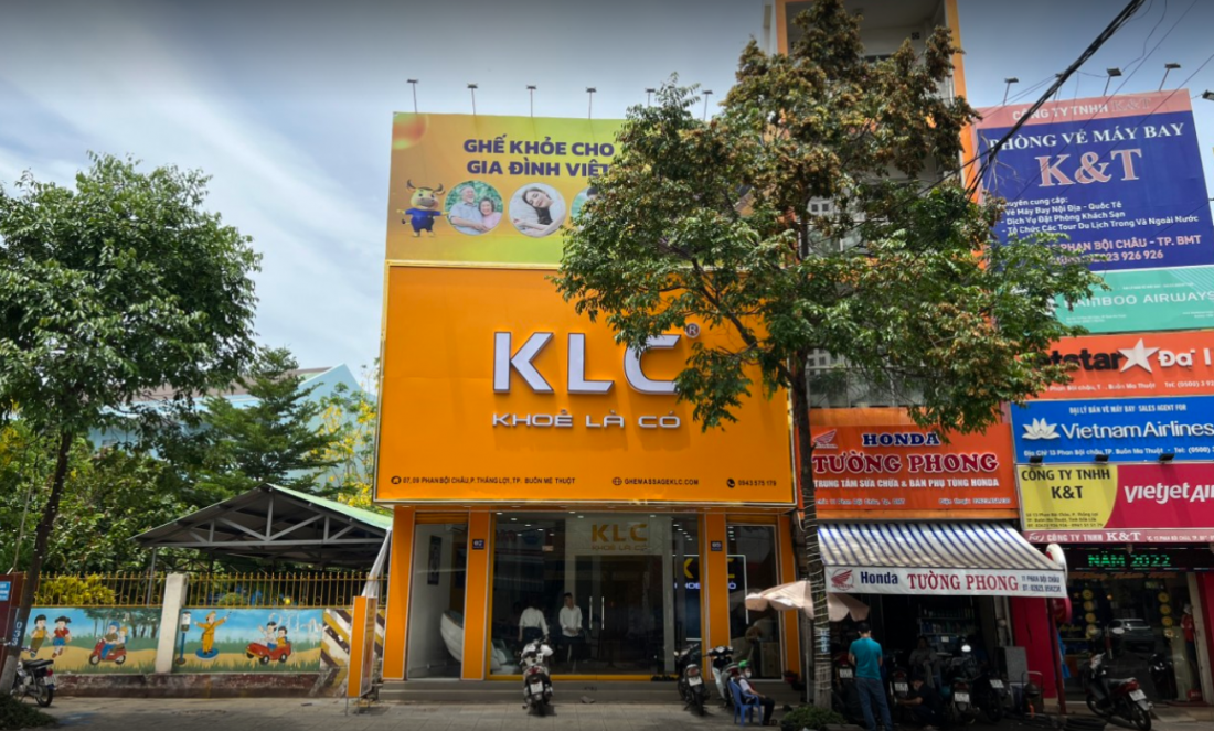Đoàn kiểm tra lập biên bản xử phạt cửa hàng KLC vì bán ghế massage không niêm yết giá theo đúng quy định, mức phạt 750.000đ.