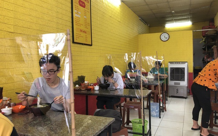 Hà Nội cho phép nhà hàng, quán ăn bán tại chỗ từ 6h00 ngày 14/10
