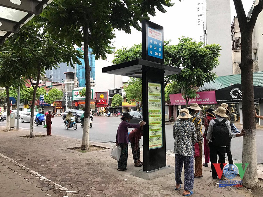 Hà Nội sẽ lắp đặt thêm 70 điểm dừng xe bus tiêu chuẩn châu Âu