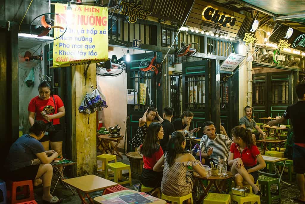 Hà Nội: Yêu cầu đóng cửa nhà hàng, cơ sở kinh doanh dịch vụ ăn uống trước 21h