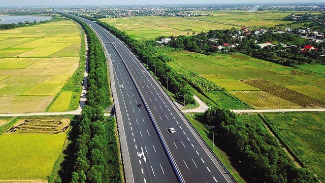 Theo Tờ trình của Chính phủ, phần còn lại của tuyến đường bộ cao tốc Bắc - Nam phía đông dài 729 km, gồm các đoạn Hà Tĩnh - Quảng Trị (267 km), Quảng Ngãi - Nha Trang (353 km) và Cần Thơ - Cà Mau (109 km).
